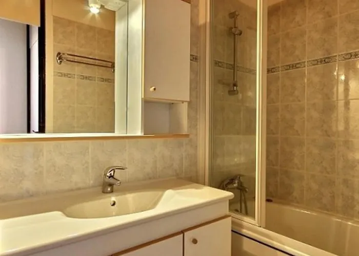 Appartement 4 Personnes Au Pied Des Pistes Avec Balcon, Cuisine équipée Et Tv - Fr-1-455-107